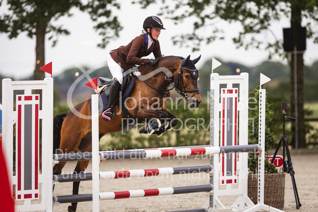240616_Lemwerder_A2-Spr-201 | Deine schönsten Turniermomente als professionelle Fotos! Entdecke hochwertige Pferdesport-Fotografie im Online-Shop. Jetzt Fotos finden & bestellen!