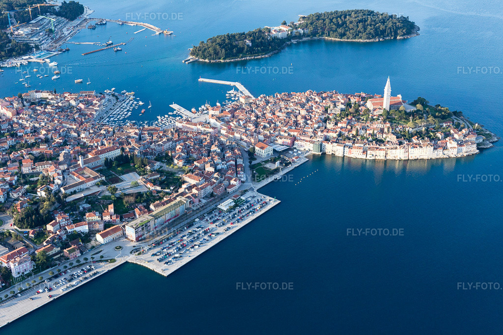 Luftbild: Ortsansicht in Rovinj im Bundesland Gespanschaft Istrien in Kroatien. Foto: IMG_106261.jpg vom 14.04.2018 durch Werner Riehm/FLY-FOTO.de
