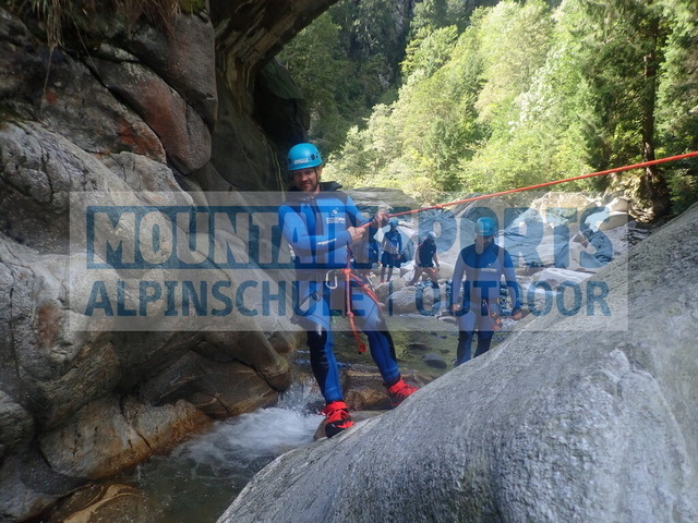 P9210014 | Bestelle die Bilder deines Berg- oder Wasser-Abenteuers mit Mountain Sports bequem von zu Hause aus direkt über unseren Online Fotoshop von pictrs.com. - Realisiert mit Pictrs.com