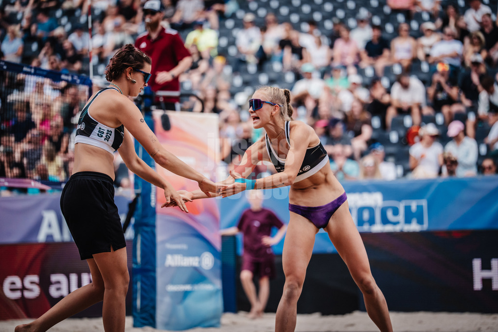 Beachvolleyball | Frauen | Deutsche Meisterschaften 2025 Timmendorfer Strand | 04.09.2025 | v.l. Janne Uhl und Paula Schürholz jubeln