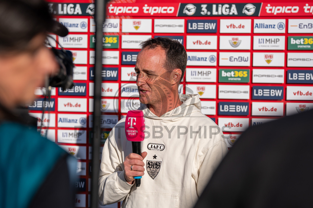 VfB Stuttgart II vs. SSV Ulm 1846 Fussball, Fussball, 3. Liga, 32. Spieltag, 08.04.2026 | Nico Willig (Trainer VfB Stuttgart II) vor der Partie im Interview,VfB Stuttgart II vs. SSV Ulm 1846 Fussball, Fussball, 3. Liga, 32. Spieltag, 08.04.2026DFB regulations prohibit any use of photographs as image sequences and/or quasi-video