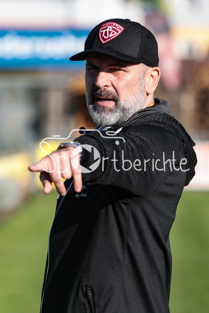 FC Pipinsried - TSV Buchbach | Buchbach Trainer Uwe WOLF in Aktion / Freisteller / Einzelfoto
