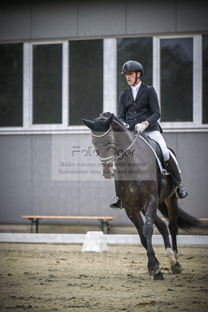 DOS_1269 | Entdecke hochwertige Reitturnierfotos von Foto Oger. Professionell, emotional und authentisch – jetzt Lieblingsmomente im Shop bestellen.Deutschlandweite Turnierfotografie. - Realisiert mit Pictrs.com