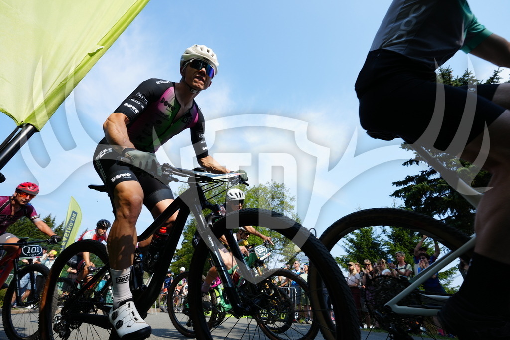 FC102495 | Fotogalerie der Treibjagd im Dunkelwald - Dein MTB Etappenrennen im Erzgebirge - Realisiert mit Pictrs.com