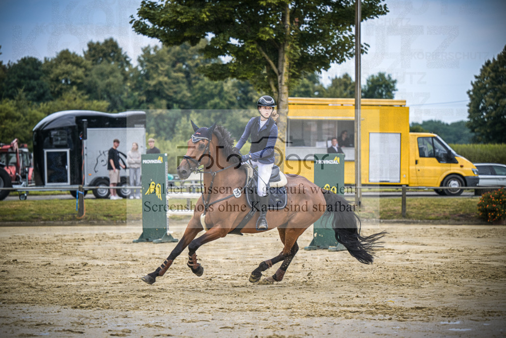 DOS_2435 | Entdecke hochwertige Reitturnierfotos von Foto Oger. Professionell, emotional und authentisch – jetzt Lieblingsmomente im Shop bestellen.Deutschlandweite Turnierfotografie. - Realisiert mit Pictrs.com