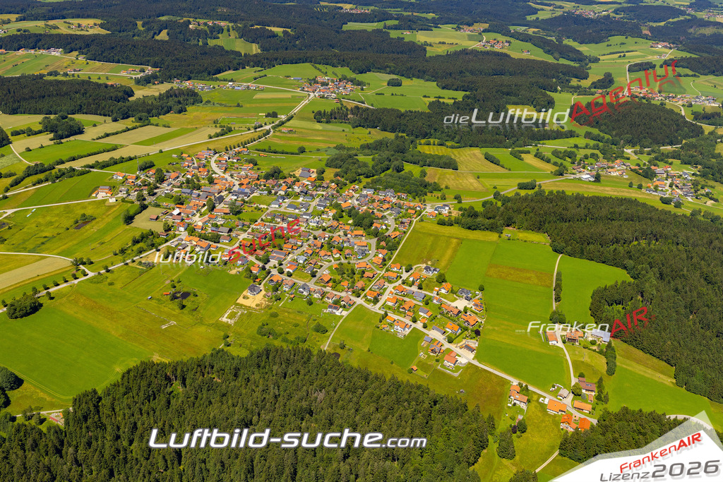 Aktuelles Luftbild von  Schöfweg - Die Luftaufnahme wurde 2022 mittels UL-Flugzeug erstellt ( keine Drohne ) - hochauflösende Kamera-Systeme von  Canon -Beste Qualität - Für grossformatige Ausdrucke geeignet. Die Geschenkidee !