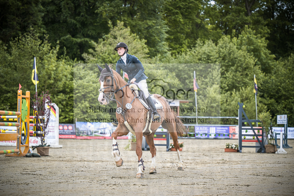 DOS_7620 | Entdecke hochwertige Reitturnierfotos von Foto Oger. Professionell, emotional und authentisch – jetzt Lieblingsmomente im Shop bestellen.Deutschlandweite Turnierfotografie. - Realisiert mit Pictrs.com