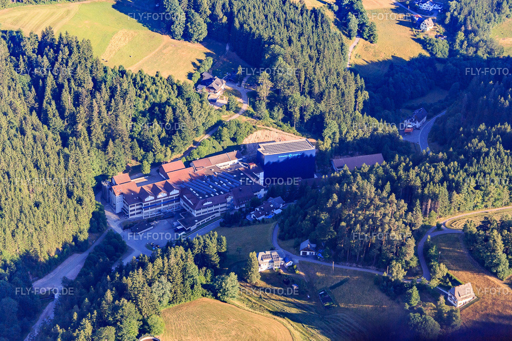 Schneider Schreibgeräte GmbH https://schneiderpen.com/ | Luftbild: Schneider Schreibgeräte GmbH https://schneiderpen.com/ im Ortsteil Bruck in Schramberg im Bundesland Baden-Württemberg in Deutschland. Foto: IMG_149171.jpg vom 29.06.2025 durch Werner Riehm/FLY-FOTO.de - Realisiert mit Pictrs.com