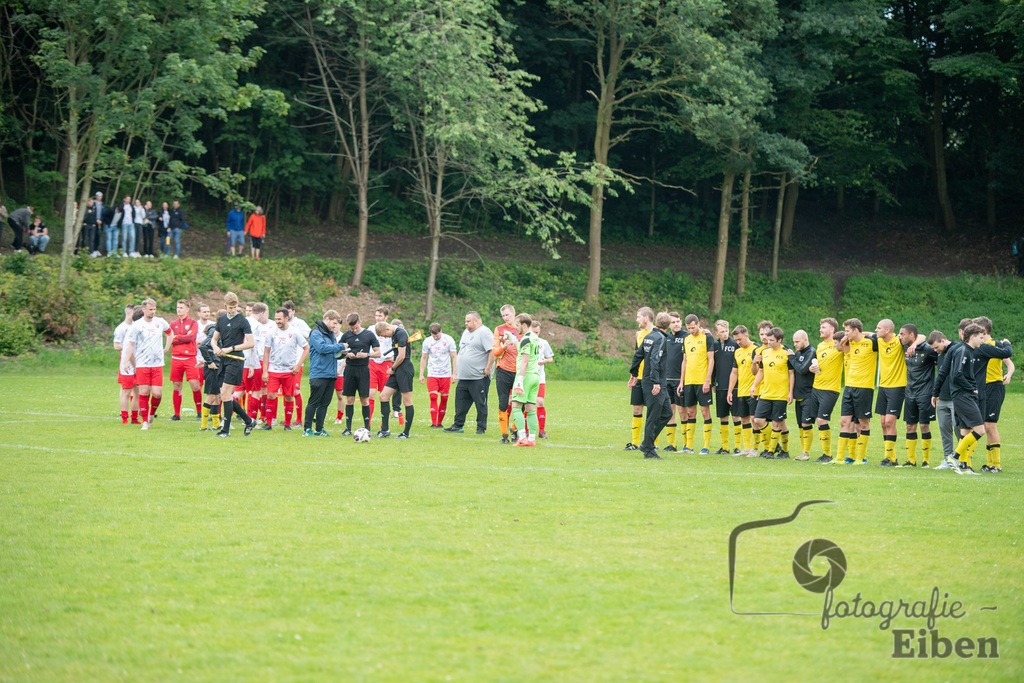1. FC Ohmstede-SVE Wiefelstede | Herren Kreispokalfinale Jade-Weser-Hunte; 1.FC Ohmestede (gelb) - SVE Wiefelstede (weiß) am 16.06.2024; in Obenstrohe (Plaggenkrugstraße), Photo: Philip Eiben 2024 - Realisiert mit Pictrs.com