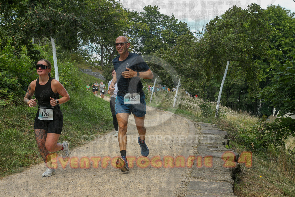 250824_1253_EX1_0816 | Sportfotografie im Rhein-Sieg Kreis, Köln, Bonn, NRW, Rheinland Pfalz, Hessen, etc. Unser Tätigkeitsfeld umfasst den Laufsport vom Volkslauf über den Marathon, Duathlon, Triathon bis zum Ultralauf wie Kölnpfad Ultra oder Schindertrail.