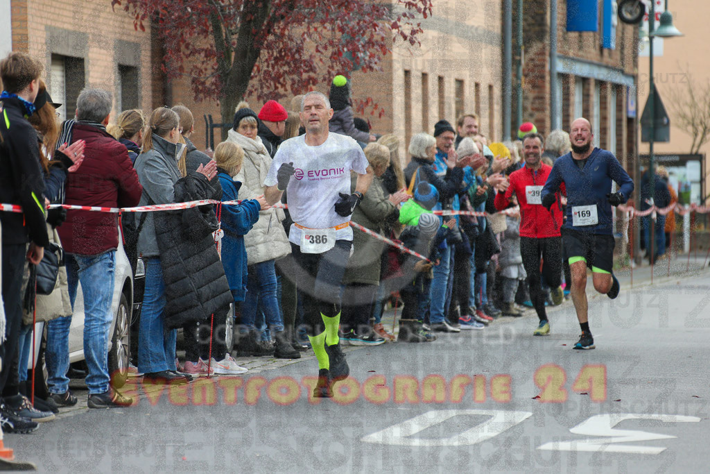 221127_1214_EX1_2174 | Sportfotografie im Rhein-Sieg Kreis, Köln, Bonn, NRW, Rheinland Pfalz, Hessen, etc. Unser Tätigkeitsfeld umfasst den Laufsport vom Volkslauf über den Marathon, Duathlon, Triathon bis zum Ultralauf wie Kölnpfad Ultra oder Schindertrail.