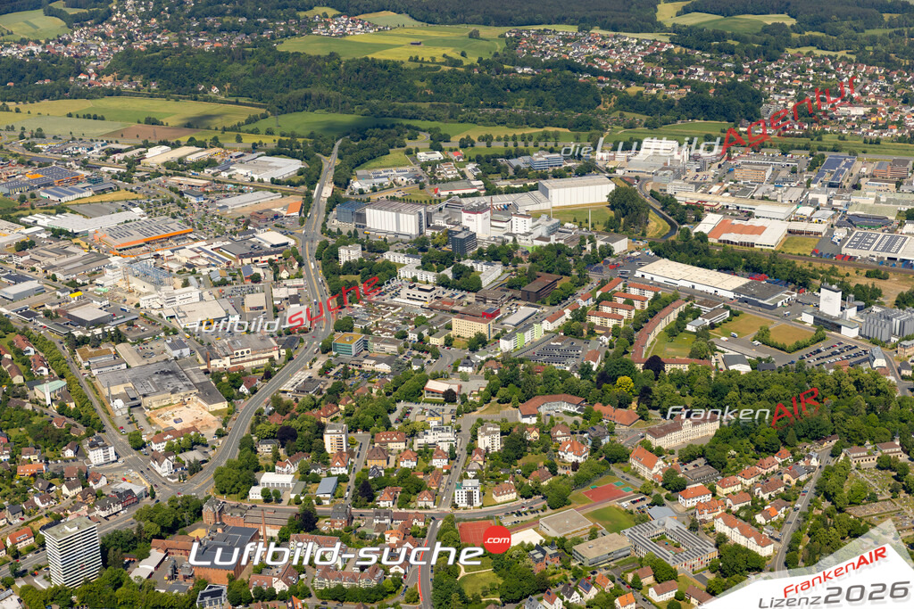 Das Luftbild zeigt :  Kulmbach - Die Luftaufnahme wurde 2023 vom UL-Flugzeug aus erstellt ( keine Drohne ) - Hochauflösende Luftaufnahme - Für grossformatige Ausdrucke geeignet. Die Geschenkidee !Mit Lizenz und Bildrechte bestellbar
