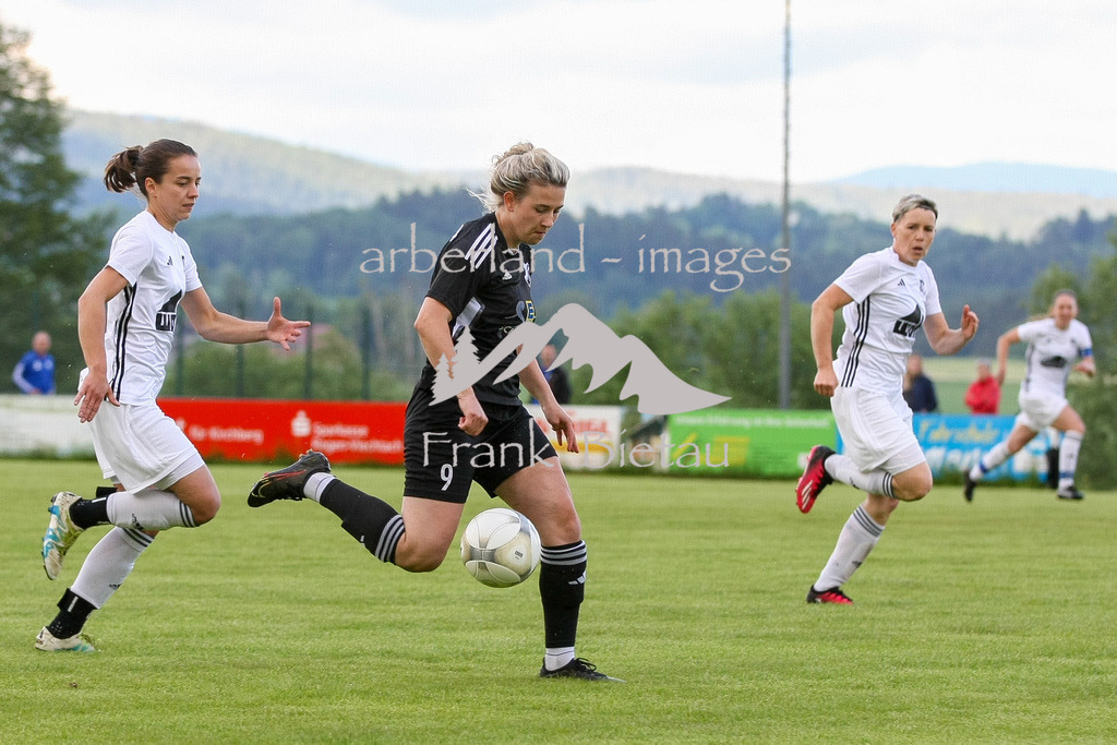 993T9645 | v.l. Annika Aufschläger, Franziska Haider