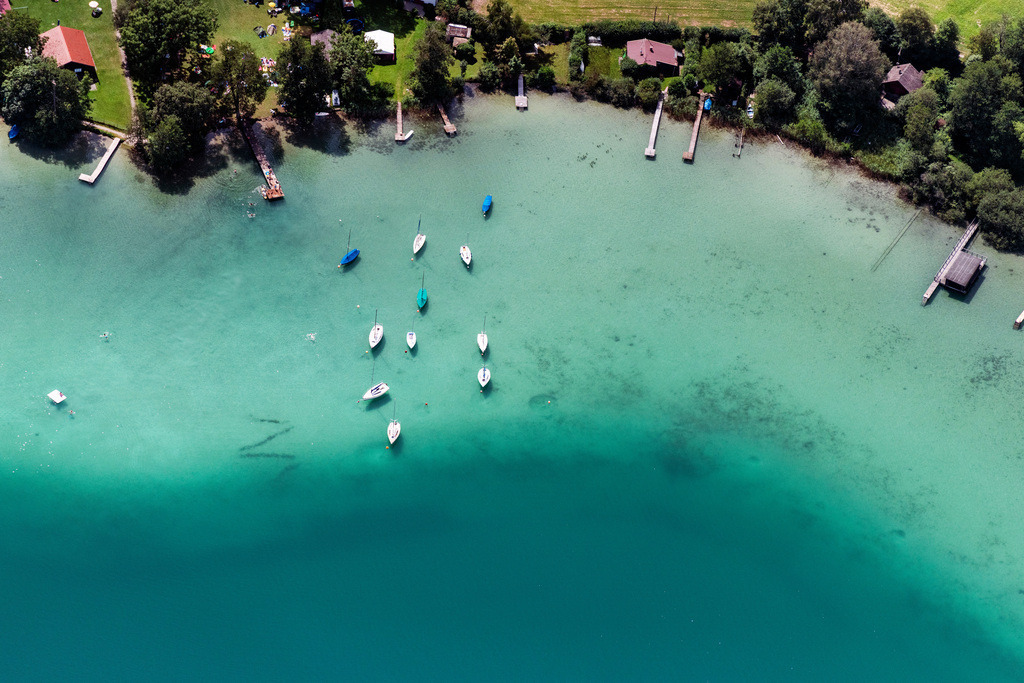 dr__0031692.jpg | INNING AM AMMERSEE 09.08.2019 Segelschiffe am Wörthsee an der Boje im Hafen in Wörthsee im Bundesland Bayern, Deutschland. // Sailboat on Woerthsee on Boje in the harbor in Woerthsee in the state Bavaria, Germany. Foto: Daniel Reiter