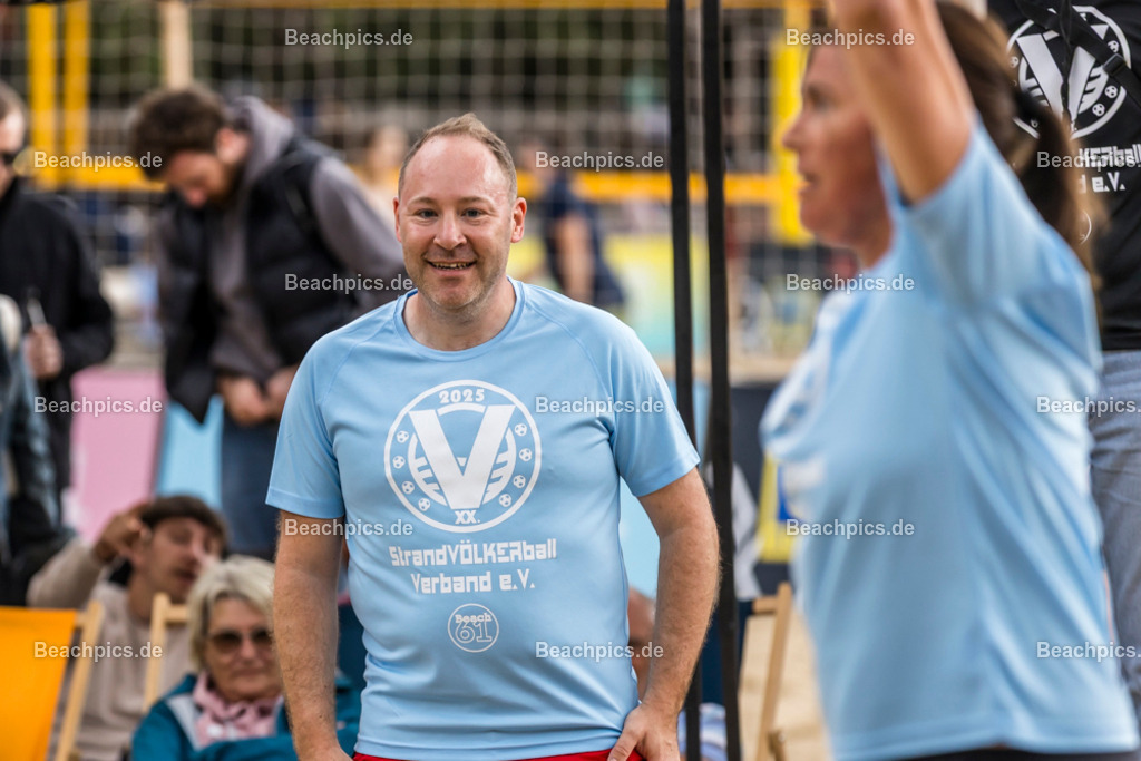 2025-200083991-Strandvölkerball-WM |  24.08.2025; Berlin Foto: Gerold Rebsch - www.beachpics.de