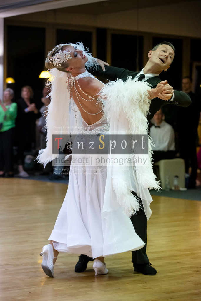 20250906_LM_By_Masters-III-S-Std_7562 | Tanzsportbilder, Standardtanz, Lateintanz, WDSF, DTV, LTVB, dancecomp, goc, hessen tanzt, blaues band der spree, walzer, tango, wiener walzer, slowfox, quickstepp, samba, rumba, cha-cha-cha, paso doble. jive, hd-kroft photography, turniertanzsport