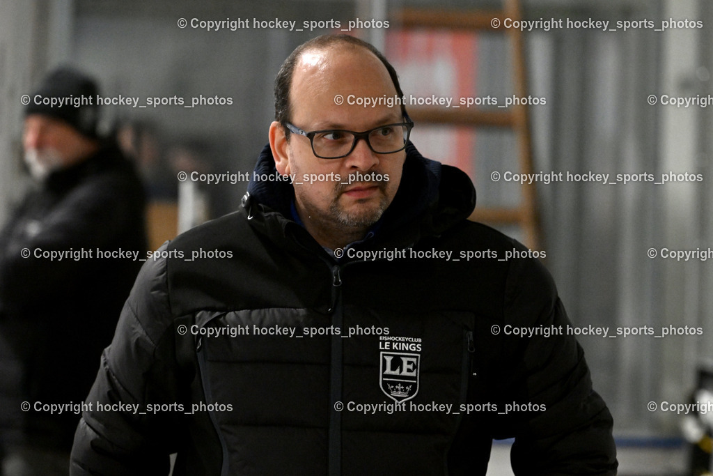 ESC Sparkasse Steindorf vs. LE Kings | Headcoach LE Kings Pollross Michael, ESC Sparkasse Steindorf vs. LE Kings, ESC Sparkasse Steindorf vs. LE Kings am 01.11.2025 in Steindorf (Ossiachersee Halle), Austria, (Photo by Bernd Stefan)