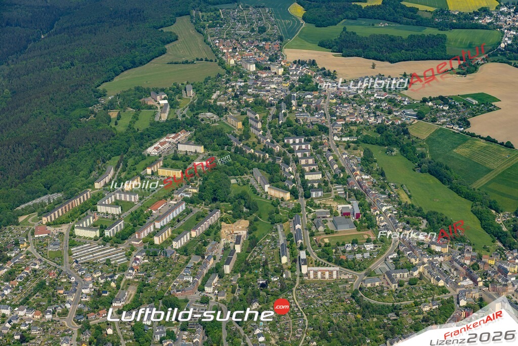 Das Luftbild der Stadt Greiz wurde 2022 vom Flugzeug heraus erstellt (keine Drohnen-Aufnahmen) Aufnahmehöhe ca.450 Meter- hohe Bildauflösung und Druck-Qualität. Garantiert!