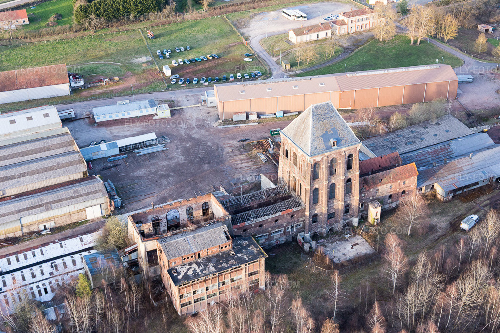 Aerial view: Former ironworks (Burgundy) in Épinac in the state Saone et Loire, France. – Photo: IMG_105547.jpg taken on 04/01/2018 by Werner Riehm/FLY-FOTO.com – Resolution of the original: 5471 x 3648 px