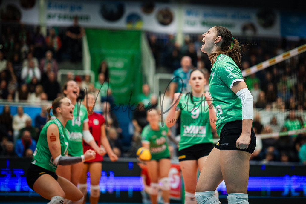 Volleyball, 1. Bundesliga Frauen, Hauptrunde, 8. Spieltag, Saison 2025/2026: USC Münster - Dresdner SC | 1. Bundesliga Frauen, Hauptrunde, 8. Spieltag, Saison 2025/2026, USC Münster empfängt Dresdner SC in der Sporthalle Berg Fidel in Münster. Foto: sportfotografie.ms | Markus Paletta - Realisiert mit Pictrs.com