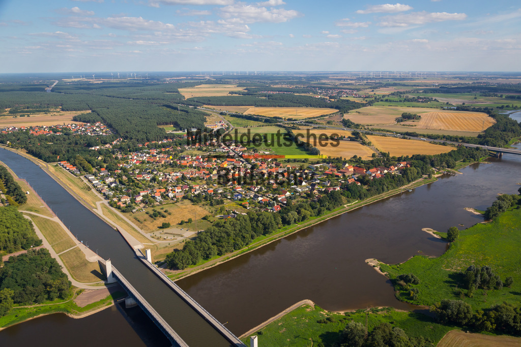 Hohenwarthe-5085 | Trogbrücke bei Hohenwarthe mit Elbe - Realisiert mit Pictrs.com