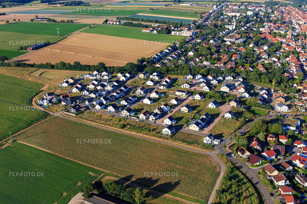 Neubaugebiet K2 von Westen | Luftbild: Neubaugebiet K2 von Westen in Kandel im Bundesland Rheinland-Pfalz in Deutschland. Foto: IMG_149421.jpg vom 18.07.2025 durch ©2025 Werner Riehm fly-foto.de/copyright - Realisiert mit Pictrs.com