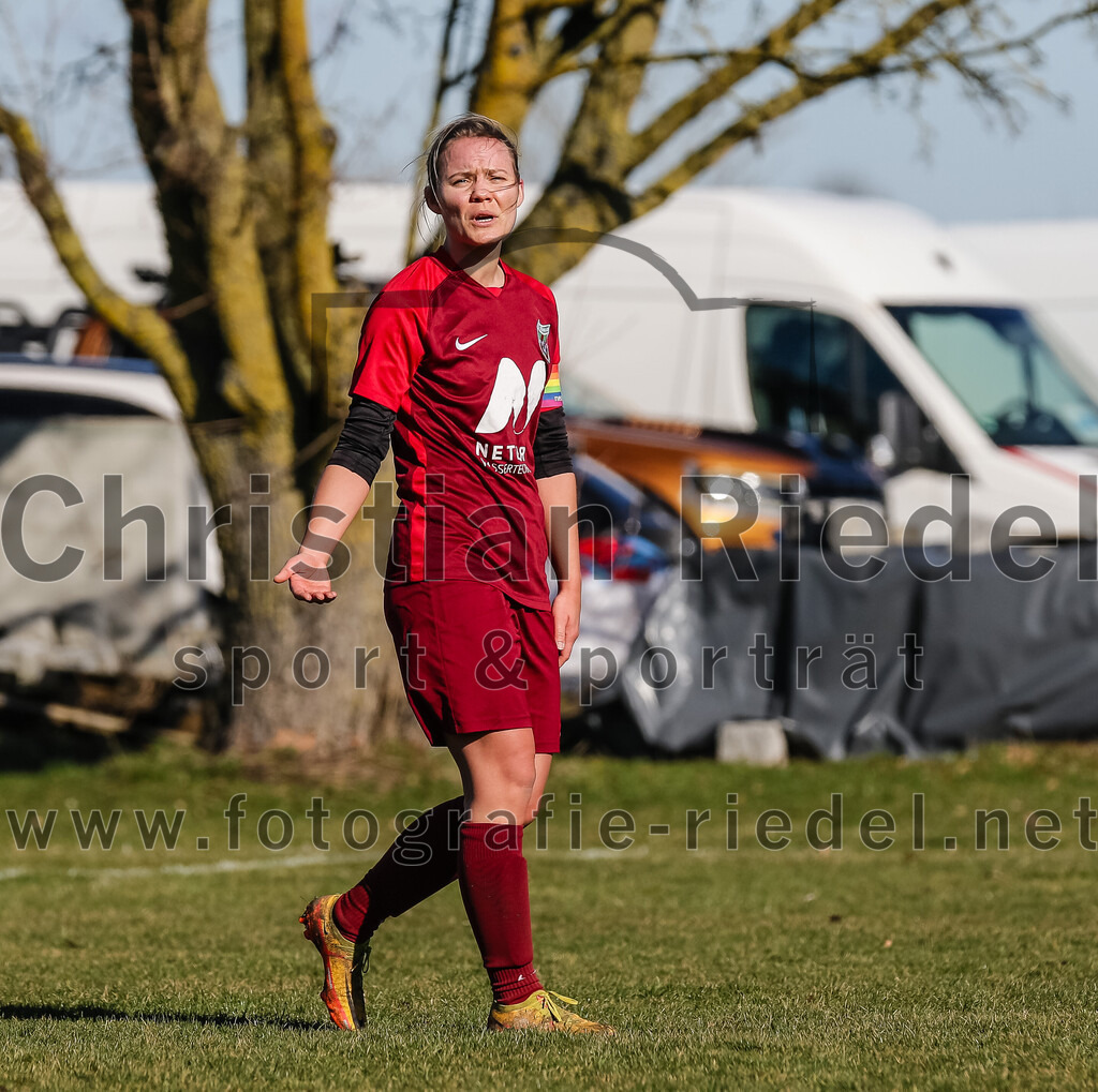 2024-02-25_049_FC_Schwaig_gegen_TSV_Eching | Oberding, Deutschland, 25.02.2024:
Fußball, Bezirksliga 2023 / 2024, Testspiel, FC Schwaig gegen TSV Eching, Endergebnis: 0:5

Christina Lommer (FC Schwaig, #7)

Foto: Christian Riedel / fotografie-riedel.net