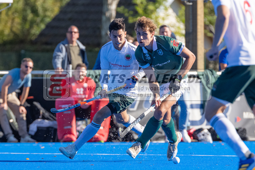 HK_20221009_100854 | 1. Bundesliga Herren Crefelder HTC - Uhlenhorst Mülheim am 9.10.2022 Crefelder HTC, Krefeld , Moritz Ludwig ( Uhlenhorst Mülheim #25 ) , Martin Ignacio Ferreiro ( Crefelder HTC #18 )