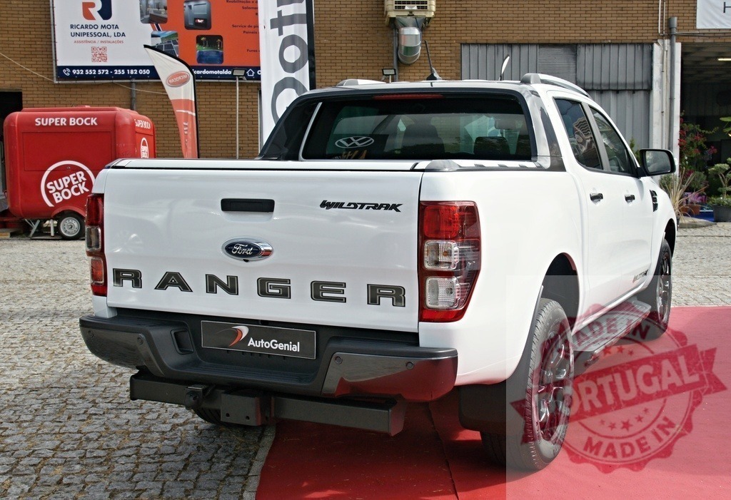 Ford Ranger Wildtrak pickup truck at dealership event | White Ford Ranger Wildtrak pickup truck parked on a red carpet - Realisiert mit Pictrs.com