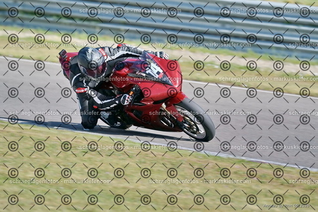 26BT02-0407 | markuskiefer.com - Realisiert mit Pictrs.com