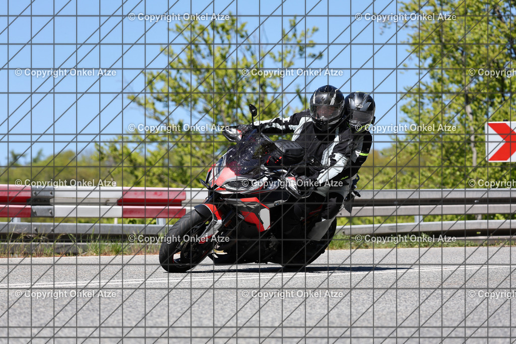 IMG_9788 | Fotograf am Kyffhäuser. Onkel Atze. Kyffhäuser Rennstrecke. Café36. Motorsportfotografie. - Realisiert mit Pictrs.com