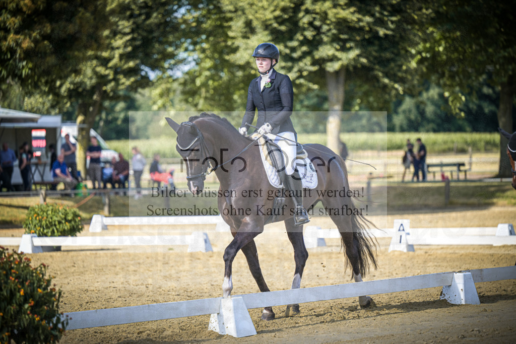 DOS_0587 | Entdecke hochwertige Reitturnierfotos von Foto Oger. Professionell, emotional und authentisch – jetzt Lieblingsmomente im Shop bestellen.Deutschlandweite Turnierfotografie. - Realisiert mit Pictrs.com