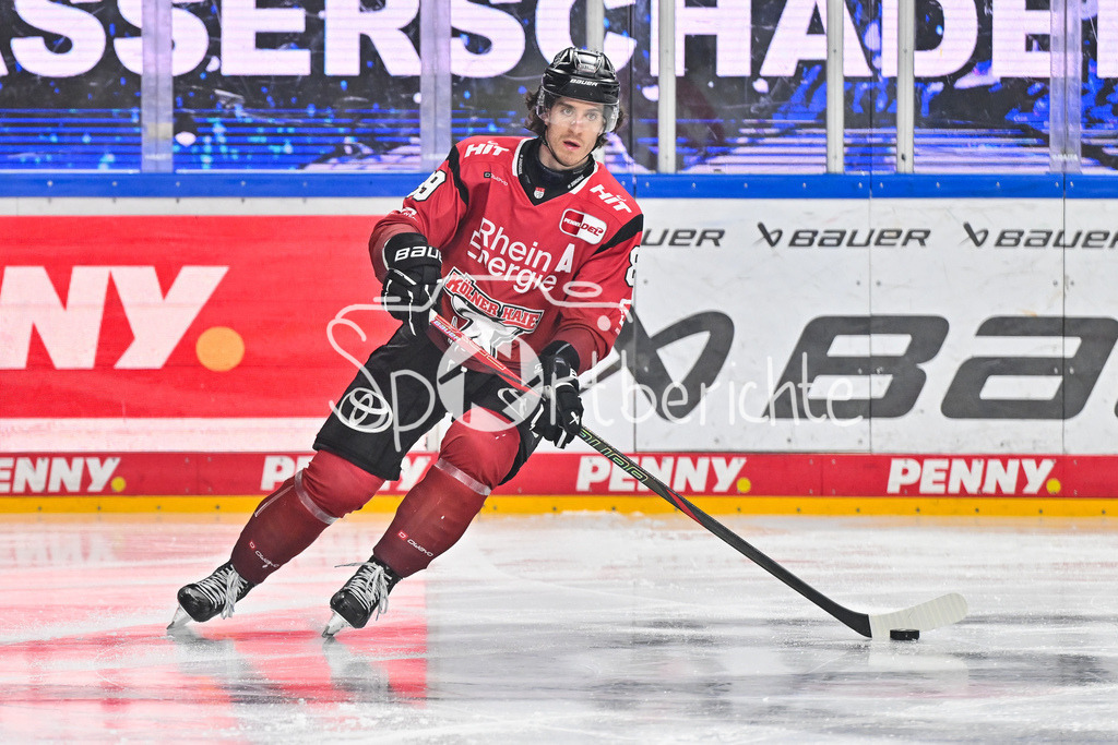 Kölner Haie - Augsburger Panther | KÖLN, DEUTSCHLAND - 04. MÄRZ: am Puck Gregor MACLEOD (Kölner Haie 89) / Einzelfoto / Freisteller während dem Match zwischen den Kölner Haien und den Augsburger Panthern am 48. Spieltag der Penny DEL in der Lanxess Arena