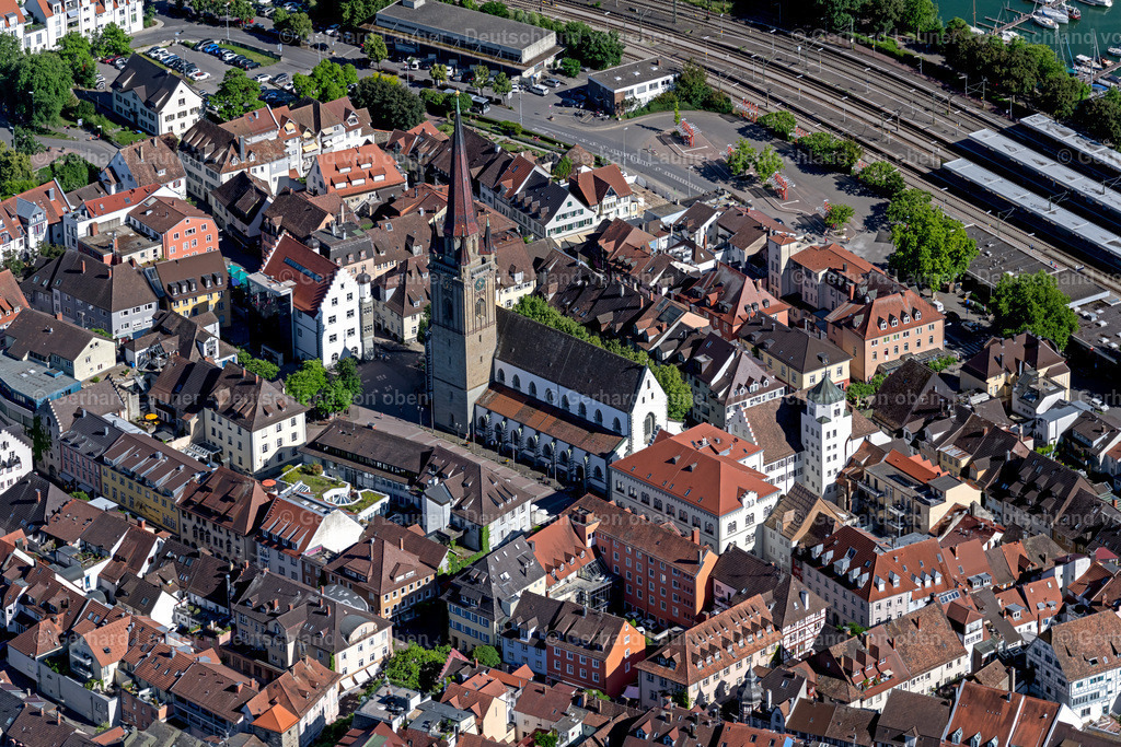 4032349 | RADOLFZELL AM BODENSEE 12.06.2020 Kirchengebäude des Münster Unserer lieben Frau in Radolfzell am Bodensee im Bundesland Baden-Württemberg, Deutschland. // Church building of the cathedral of Unserer lieben Frau in Radolfzell am Bodensee in the state Baden-Wuerttemberg, Germany. Foto: Gerhard Launer