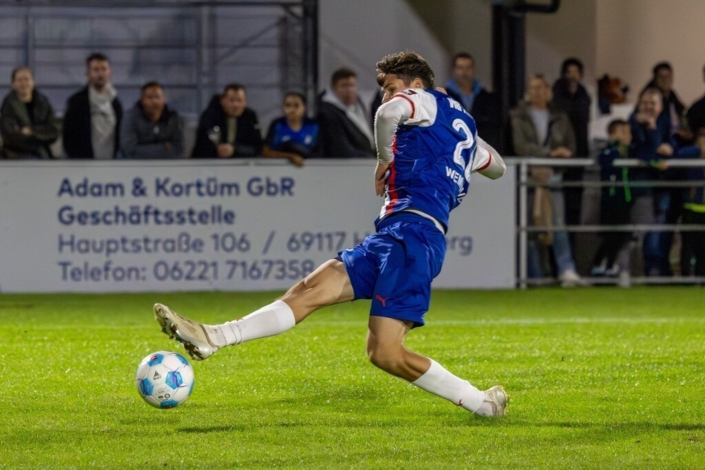 Fußball, Badischer Pokal 2025/26, Viertelfinale: ASV Eppelheim gegen VfR Mannheim***Bild: Leo Wemhoener (20, VfR Mannheim) | Fußball, Badischer Pokal 2025/26, Viertelfinale: ASV Eppelheim gegen VfR Mannheim***Bild: Leo Wemhoener (20, VfR Mannheim) - Realisiert mit Pictrs.com
