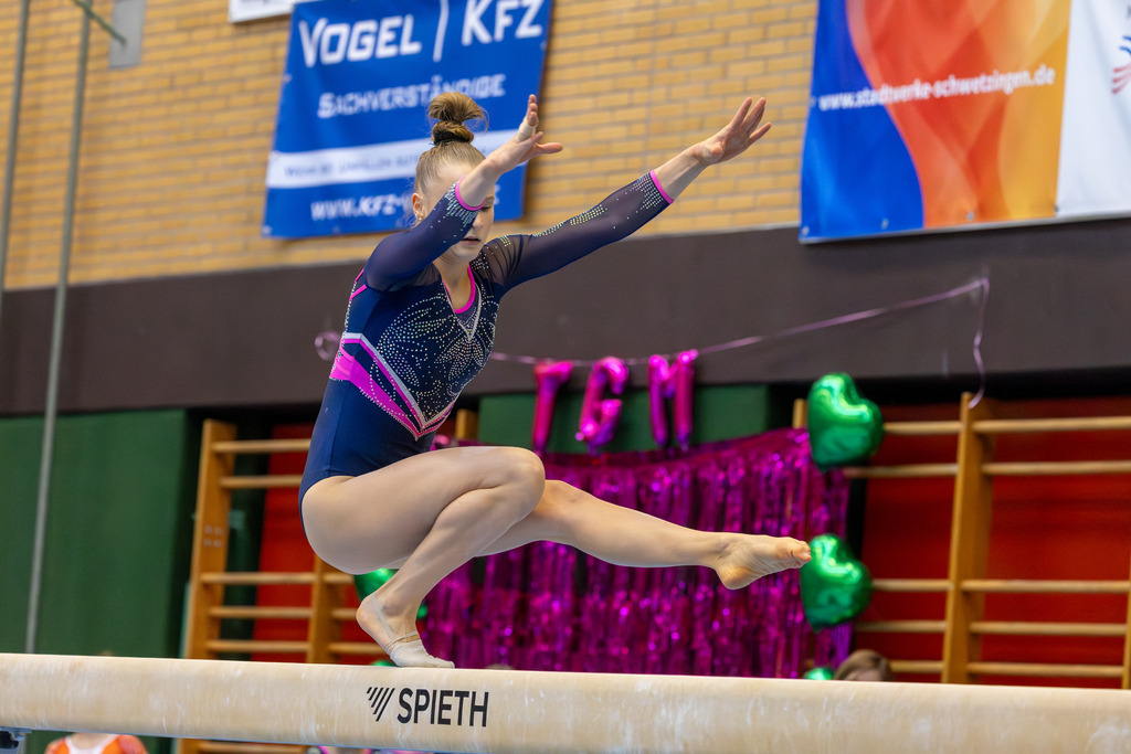 Deutsche Turnliga DTL (Bundesliga) der Frauen, 3. Wettkampftag 2025 in Ketsch***Silja Stöhr (TG Mannheim) am Schwebebalken | Deutsche Turnliga DTL (Bundesliga) der Frauen, 3. Wettkampftag 2025 in Ketsch***Silja Stöhr (TG Mannheim) am Schwebebalken - Realisiert mit Pictrs.com