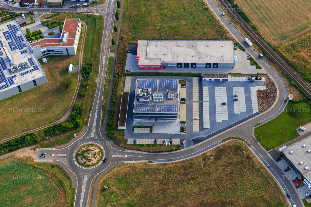 Luftbild: Industriegebiet Im Speyerer Tal mit ITK Engineering GmbH in Rülzheim im Bundesland Rheinland-Pfalz in Deutschland. – Foto: IMG_094535.jpg vom 02.09.2016 durch Werner Riehm/FLY-FOTO.de – Auflösung des Originals: 5472 x 3648 px – ITK Engineering - Ihr Partner für Digital Engineering