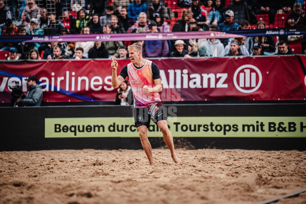 Beachvolleyball | Männer | Allianz German Beach Tour 2025 | Tourstop Berlin | 23.08.2025 | Jonas Reinhardt jubelt