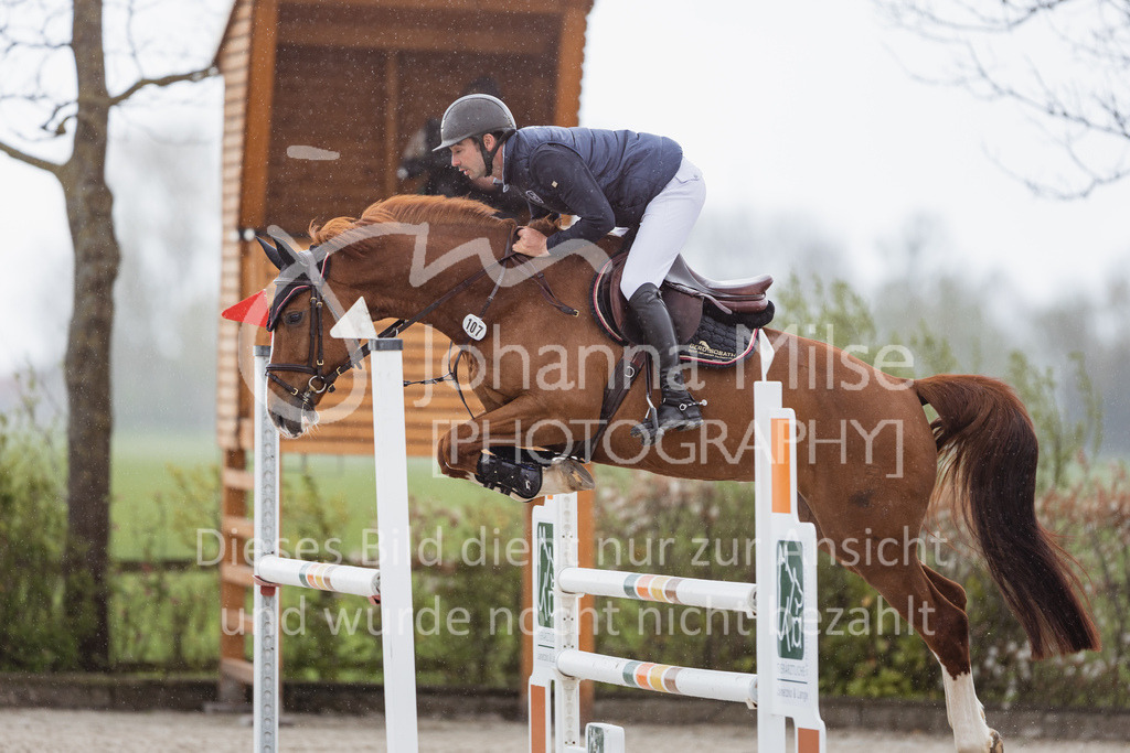 230425_Lemwerder_03SprPf-L-323 | Deine schönsten Turniermomente als professionelle Fotos! Entdecke hochwertige Pferdesport-Fotografie im Online-Shop. Jetzt Fotos finden & bestellen!