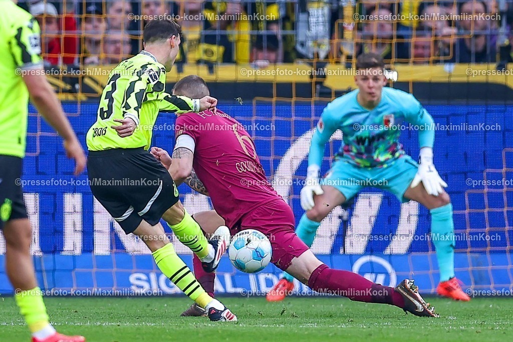 BVB08032502276 | 08.03.2025, Fußball, Borussia Dortmund - FC Augsburg, 1. Fußball Bundesliga, 25. Spieltag, Signal Iduna Park, Saison 2024 2025: Pascal Groß (BVB #13) Schuss gegen gegen Jeffrey Gouweleeuw (FC Augsburg #6)DFB regulations prohibit any use of photographs as image sequences and or quasi-video.