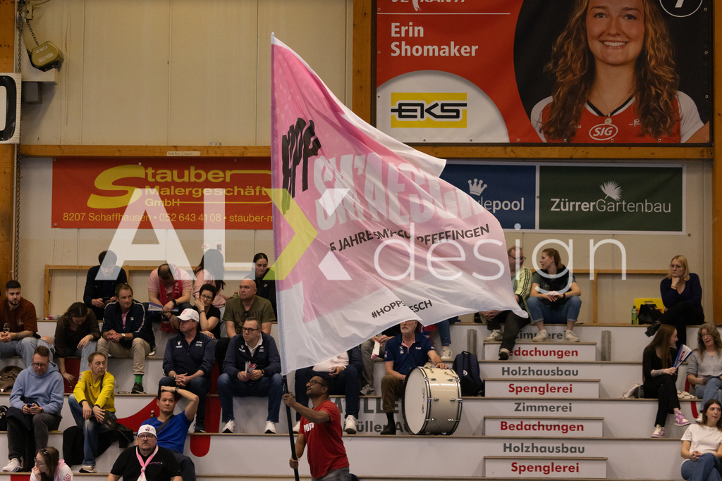 Volleyball I Frauen I Saison 2025-2026 I Volleyball NLA | Women I 1/2 Finals I  VC Kanti Schaffhausen - Sm'Aesch Pfeffingen I 07.03.2026 | Sm'Aesch Pfeffingen Fahne - Realisiert mit Pictrs.com