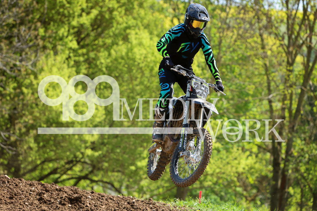 5E6A7170 | 989 MEDIAWORK