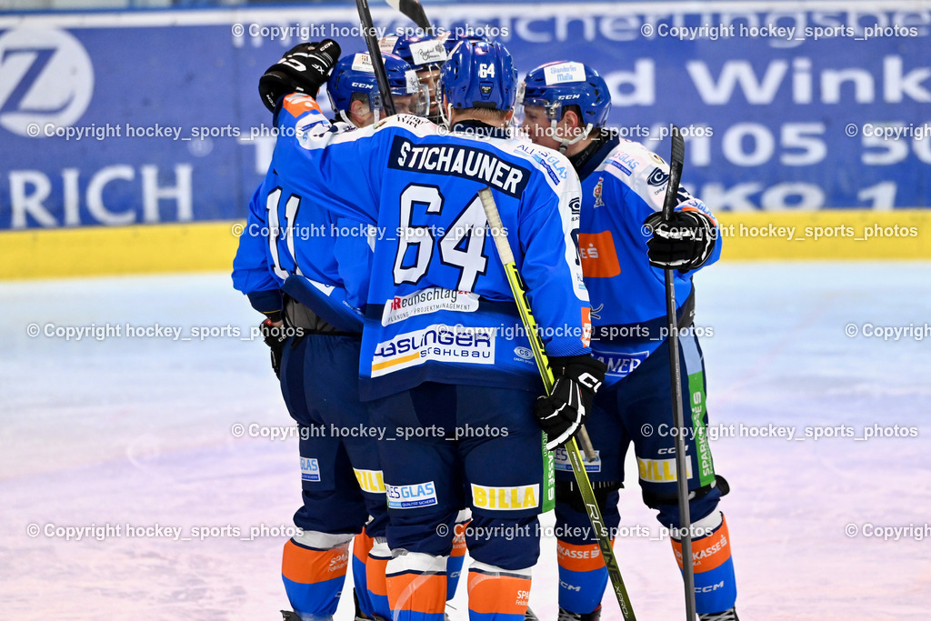 ESC Sparkasse Steindorf vs. ESV Ferlach | Jubel ESC Steindorf Mannschaft, #64 Stichauner Fabian ESC Steindorf, #46 Maurer Julian ESC Steindorf, ESC Sparkasse Steindorf vs. ESV Ferlach, ESC Sparkasse Steindorf vs. ESV Ferlach am 22.02.2026 in Steindorf  (Ossiachersee Halle ), Austria, (Photo by Bernd Stefan)