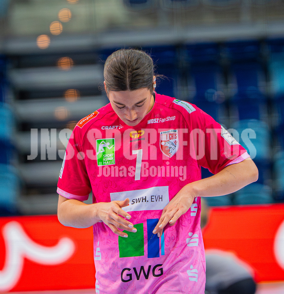 Handball I Frauen I Saison 2025-2026 I 1. HBF I 15. Spieltag I VFL Oldenburg - SV Union Halle-Neustadt 0059 | E. Molenaar (7, SV Union Halle-Neustadt) Harz, Harzhände, Handballharz - Realisiert mit Pictrs.com