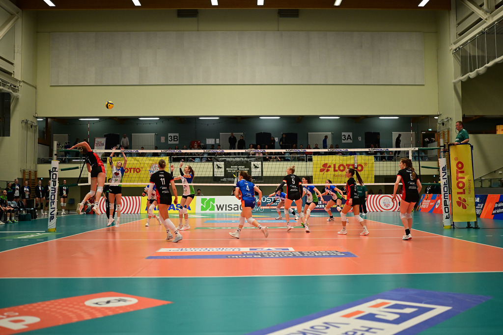 Volleyball I Frauen I Saison 2025-2026 I Bundesliga I Hauptrunde I ETV Hamburger Volksbank Volleys - Skurios Volleys Borken | Der Sportfotograf. - Realisiert mit Pictrs.com
