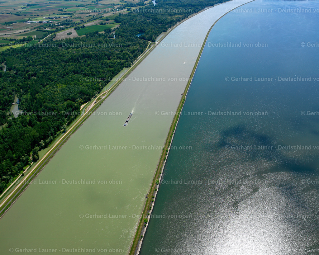 2626307 | ESCHAU 09.06.2006 Uferbereiche am Flußverlauf des Rhein in Eschau in Grand Est, Frankreich // Riparian zones on the course of the river of the Rhine river in Eschau in Grand Est, France Foto: Gerhard Launer