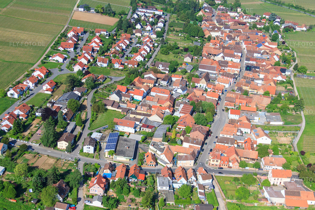 Luftbild: Dorfansicht aus Osten im Ortsteil Wollmesheim in Landau im Bundesland Rheinland-Pfalz in Deutschland. Foto: IMG_27253.jpg vom 23.05.2010 durch Werner Riehm/FLY-FOTO.de