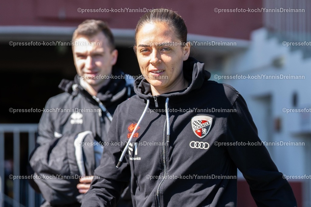 xydr06042501001 | u06.04.2025, xydrx, Fußball, Borussia Dortmund II - FC Ingolstadt 04, 3.Liga, Stadion Rote Erde, Saison 2024 2025: Sabrina Wittmann (Cheftrainerin FC Ingolstadt) DFB regulations prohibit any use of photographs as image sequences and or quasi-video.