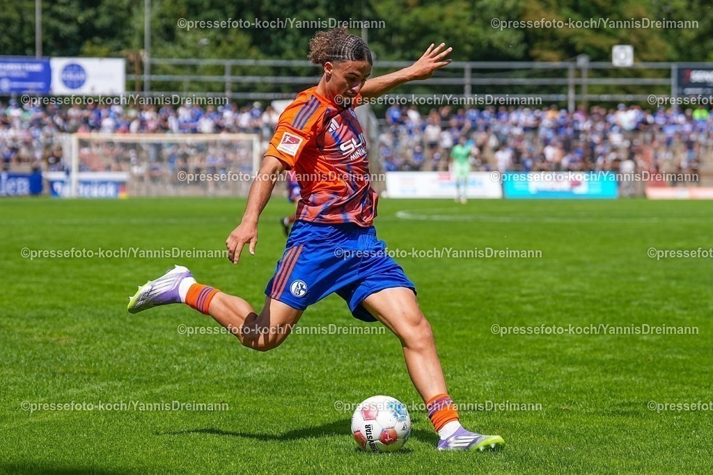 xYDR20072501063 | 20.07.2025, xydrx, Fußball, Rot Weiss Ahlen - FC Schalke 04, Testspiel, Wersestadion: Taylan Bulut (FC Schalke 04 #31)