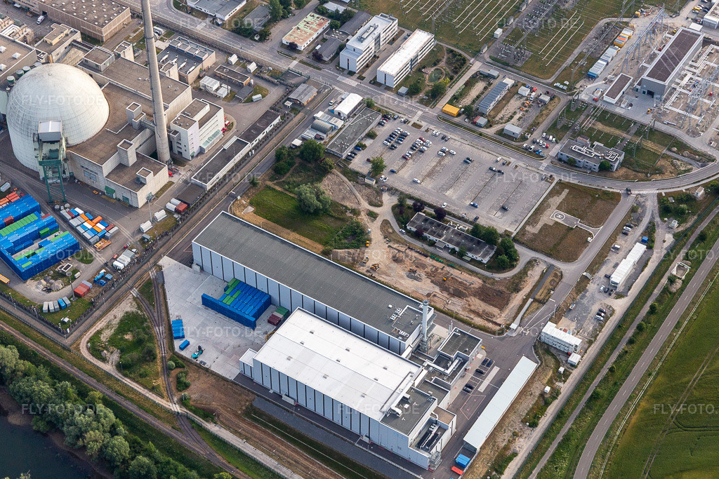 Luftbild: ehemaliges KKW Phillippsburg nach der Sprengung zum Abriss der beiden Kühltürme in Philippsburg im Bundesland Baden-Württemberg in Deutschland. Foto: IMG_120814.jpg vom 03.06.2020 durch Werner Riehm/FLY-FOTO.de